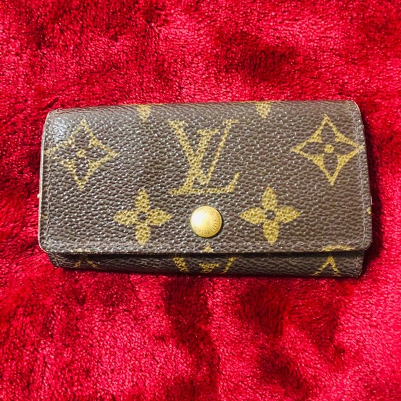 Authentic Louis Vuitton 4key holder - Picture 1 of 8